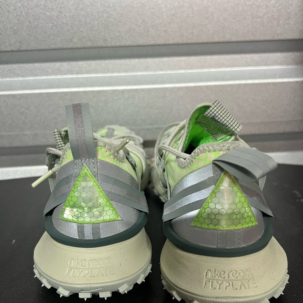 Nike ACG Lime and Gray Trail Shoes mountian fly men’s  low sea glass 7.5 - Picture 4 of 8